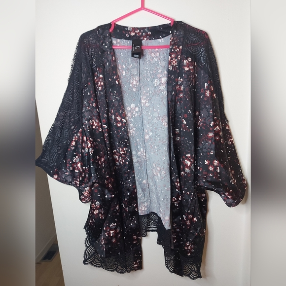 Ashley Graham Printed Satin Lace Kimono - Picture 8 of 8